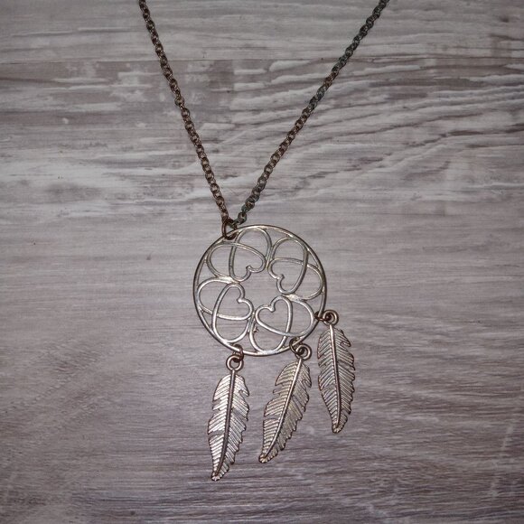 Vintage Dreamcatcher Pendant Necklace With Heart Design & Feather Charms Boho - Picture 3 of 7